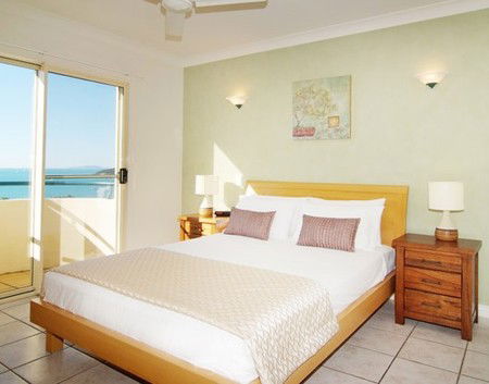 Airlie Beach QLD New Castle Tourism