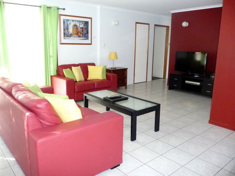 The Shores Holiday Apartments - Newcastle Accommodation 4