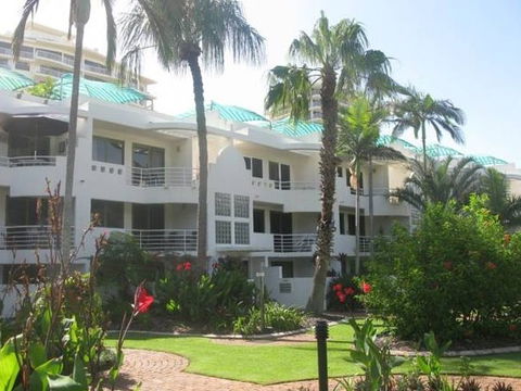 Camargue Beachfront Apartments - New Castle Tourism 0