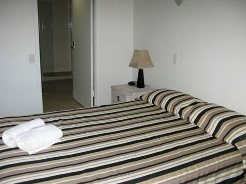 Camargue Beachfront Apartments - New Castle Tourism 3