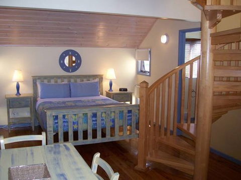 Rayville Boat Houses - Newcastle Accommodation 2