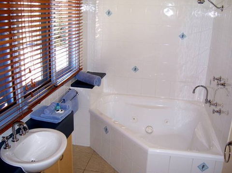 Rayville Boat Houses - Newcastle Accommodation 4