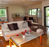 Misty Mountains Tropical Rainforest Romantic Retreat - New Castle Tourism