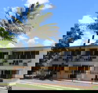 Pippies Beachhouse - Newcastle Accommodation