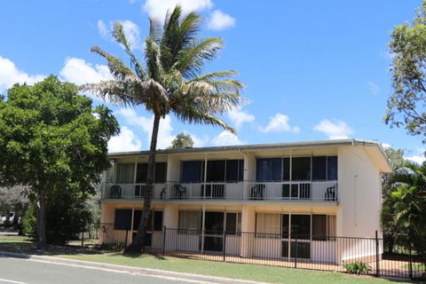 Pippies Beachhouse - Newcastle Accommodation 0