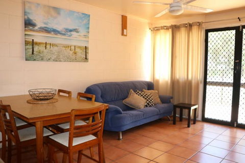 Pippies Beachhouse - Newcastle Accommodation 1