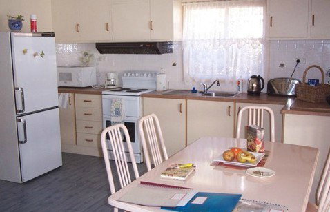 Azalea Cottage - Newcastle Accommodation 0