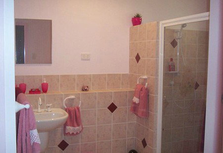Azalea Cottage - Newcastle Accommodation 1