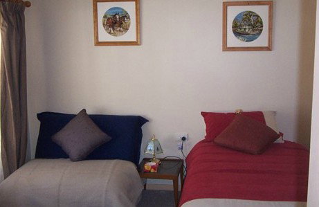 Azalea Cottage - Newcastle Accommodation 4