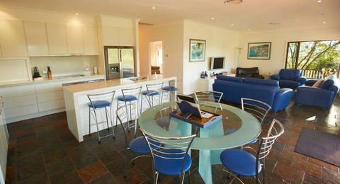 Barrington River House - New Castle Tourism 5