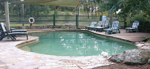 Banjos Bushland Retreat - New Castle Tourism 0