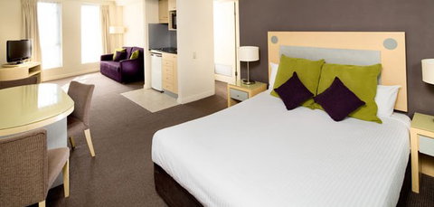 BreakFree On George - New Castle Tourism 3