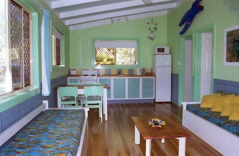 Moore Park Beach Huts - New Castle Tourism 2