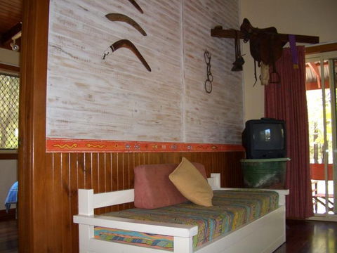 Moore Park Beach Huts - New Castle Tourism 4