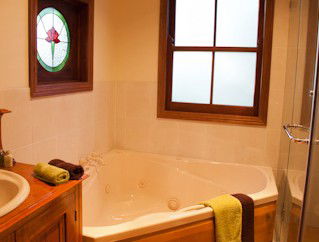 Homewood Cottages - Newcastle Accommodation 3