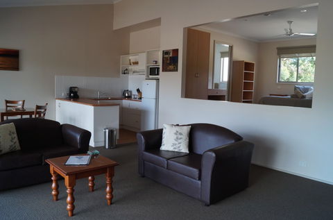 Wattle Point Waterfront Retreat - Newcastle Accommodation 3