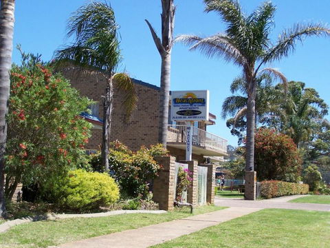 Beachfront Units Merimbula - Newcastle Accommodation 0