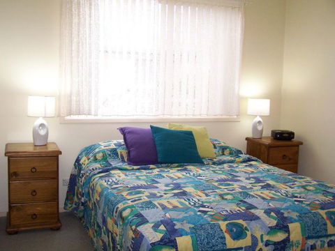 Beachfront Units Merimbula - Newcastle Accommodation 4