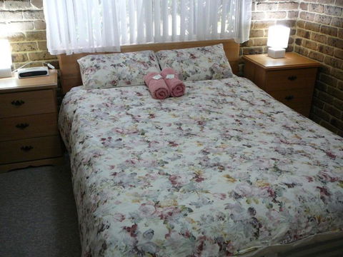 Beachfront Units Merimbula - Newcastle Accommodation 5