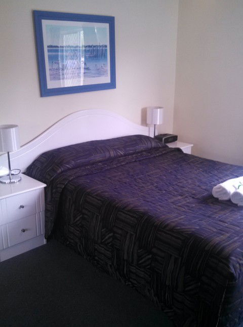 Tranquil Shores Holiday Apartments - Newcastle Accommodation 4