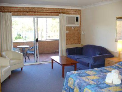 Huskisson Beach Motel - Newcastle Accommodation 3