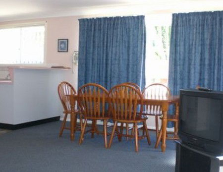 Boronia Holiday Lodge - New Castle Tourism 2