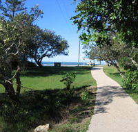 Raintrees On Moffat Beach - Newcastle Accommodation