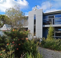 Barrakee Beach House - Newcastle Accommodation