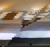 Platypus Playground Riverside Cottage - Newcastle Accommodation