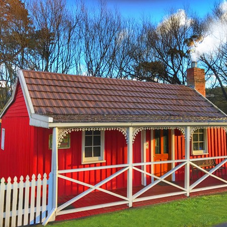 Platypus Playground Riverside Cottage - Newcastle Accommodation 3