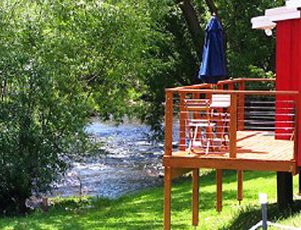Platypus Playground Riverside Cottage - Newcastle Accommodation 5
