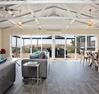 Coral Sands Luxury Beach House - Newcastle Accommodation
