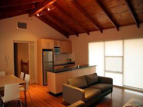 Ethelton Serviced Apartments - New Castle Tourism 0