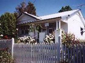 Crabapple Cottage - New Castle Tourism 0