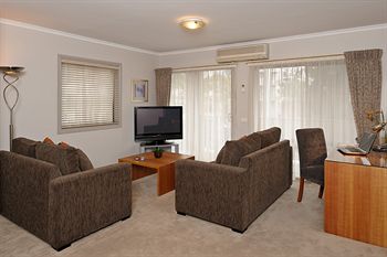 Ringwood Royale - New Castle Tourism 2