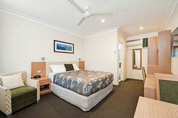 Colonial Terrace Motor Inn - New Castle Tourism 21