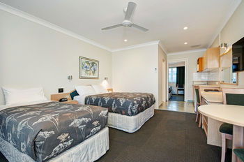 Colonial Terrace Motor Inn - New Castle Tourism 22