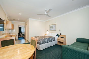 Colonial Terrace Motor Inn - New Castle Tourism 24