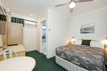 Colonial Terrace Motor Inn - New Castle Tourism 25