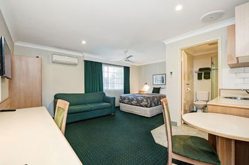 Colonial Terrace Motor Inn - New Castle Tourism 26