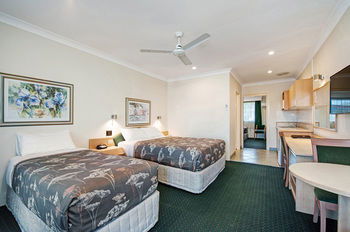 Colonial Terrace Motor Inn - New Castle Tourism 27