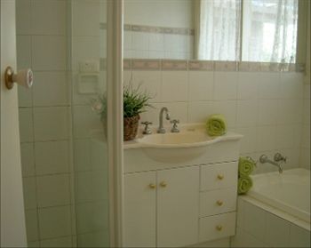 Australian Home Away @ Doncaster Grange Park - New Castle Tourism 0