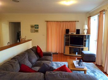 Australian Home Away @ Doncaster Grange Park - New Castle Tourism 14