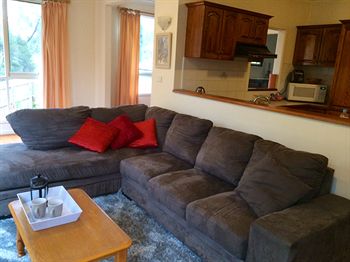 Australian Home Away @ Doncaster Grange Park - New Castle Tourism 17