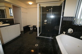 Windward Passage Holiday Apartments - Newcastle Accommodation 16
