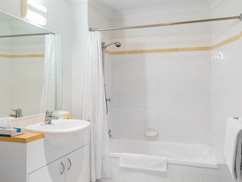 The Brighton Apartments - Newcastle Accommodation 6