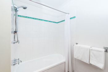 The Brighton Apartments - Newcastle Accommodation 10