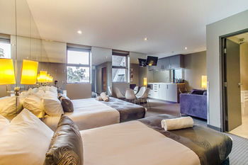 Comfy Kew Apartments - New Castle Tourism 3