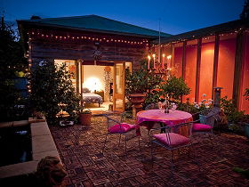 At Eleven, La Petite Maison - New Castle Tourism 0