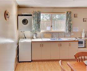 Amos House And Swansea Ocean Villas - New Castle Tourism 1